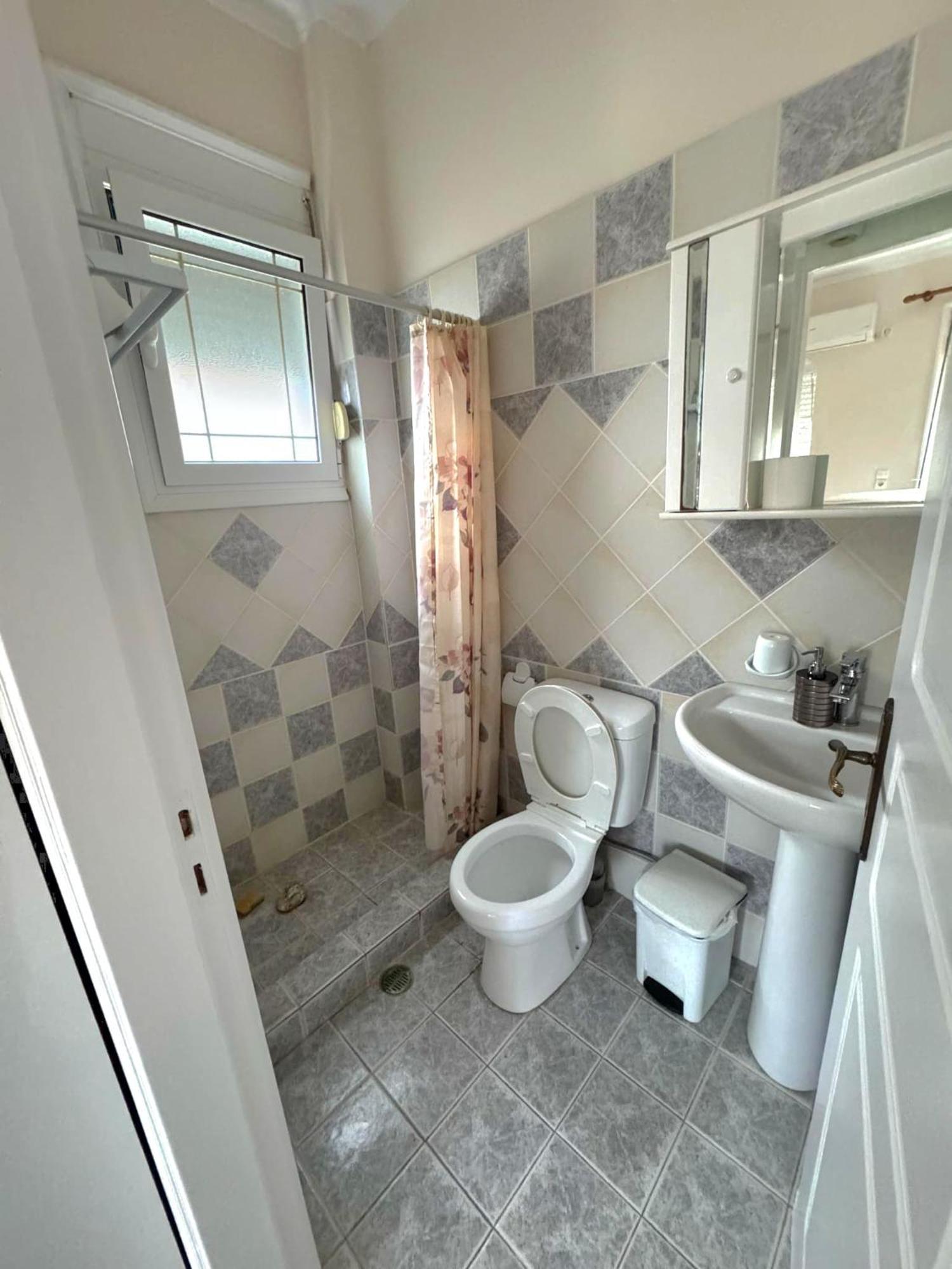 Apartment 1, Komi